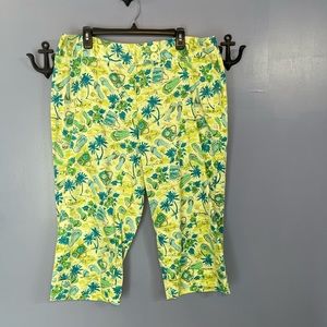Avenue Stretch Cropped/Capri Green Tropical Print Pants Size 18